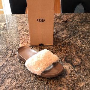 UGG royale slides